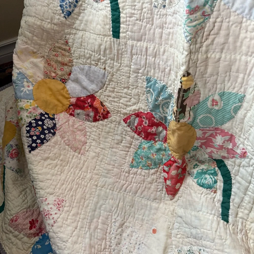 1930s‎ Reworked Flower Quilt - Picture 8 of 13